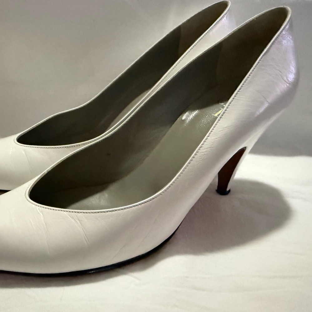Dior Vintage Classic White Heels - Picture 3 of 6